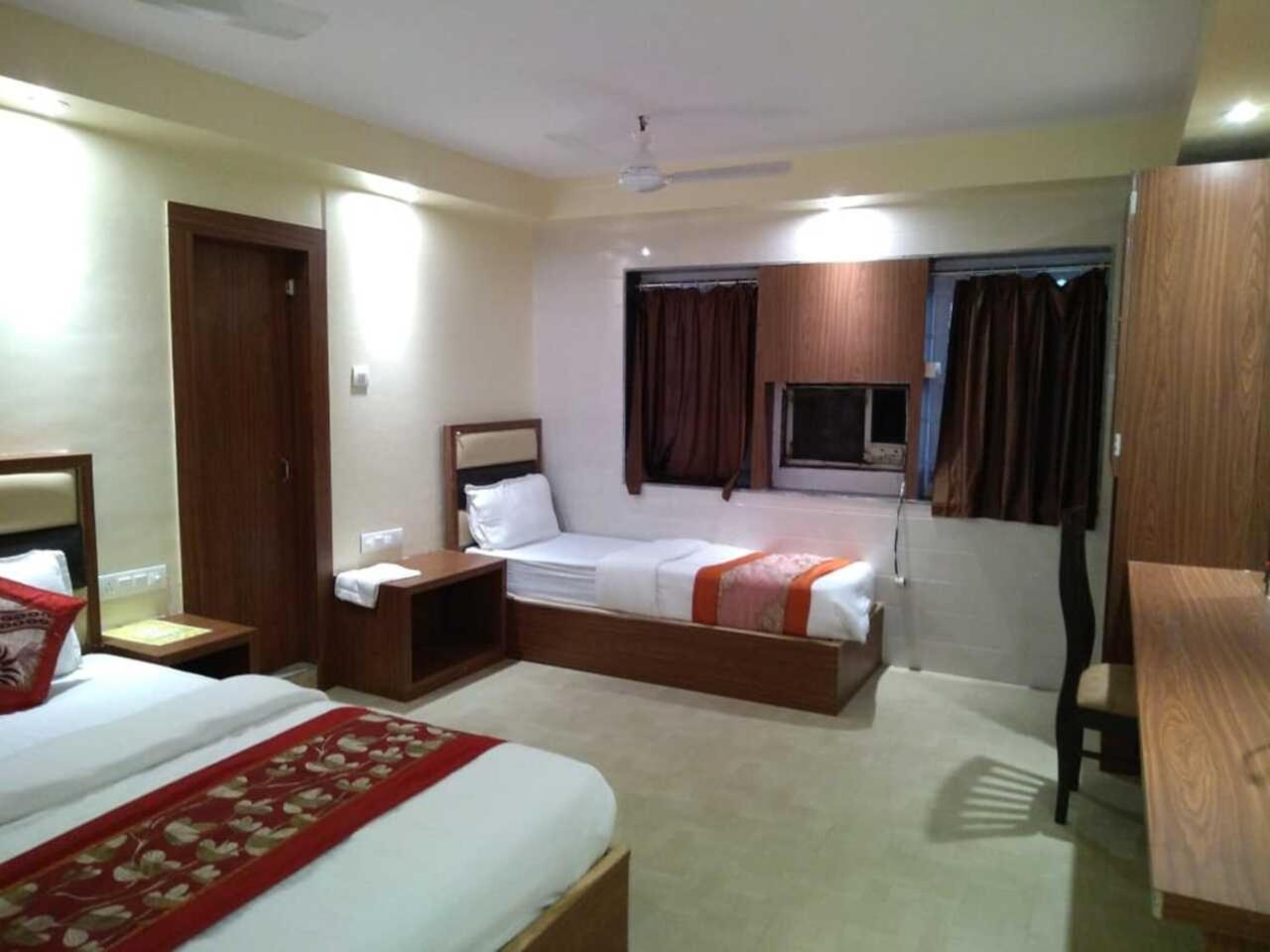 Rk Hotel-Near Grant Road Railway Station Mumbai Exterior foto